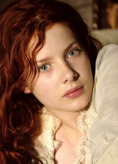 Previous pinner said: brianna fraser / bree-anuh. 1760s. rachel hurd wood really looks like Caitriona through the nose and mouth and Sam through the eyes and bridge of the nose. tall. wonderful actress. sky blue eyes, ethereal quality. Brianna Randall, Skin Photography, Rachel Hurd Wood, Red Hair Freckles, French Twist Hair, Beautiful Red Hair, Super Hair, Redhead Beauty, Foto Poses