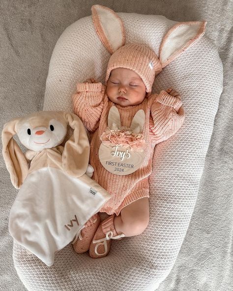 Breaking news: Easter Bunny spotted catching Z’s in style! 🐰💤 Who else wishes they could nap this cute? 📸 @raising.my.wild.three #sleepybunny #easterbunny #easterbaby #easteroutfit #easteriscoming #aussiebrandreps #aussiebaby #aussiebabyrep #australianbrandreps #sleepingbabygirl Newborn Ootd, Newborn Style, Newborn Fashion, Adorable Babies, Baby Easter, Easter Girl, Easter Outfit, Baby Things