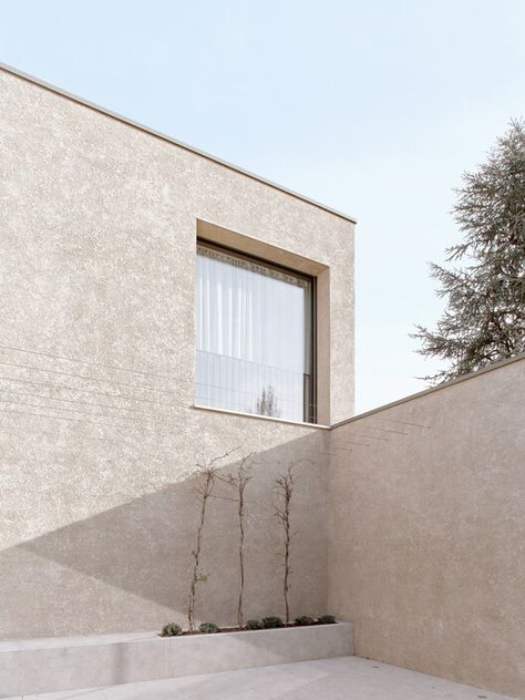 Gallery of House LC / studioforma - 11 Plaster House, Rendered Houses, Cement Render, Concrete Facade, Stucco Exterior, Concrete House, Brick Facade, Building Exterior, Facade Architecture