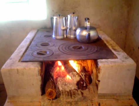 Old Portuguese Village Wood Burning stove. With metal piece I have and cinder blocks Kitchen Design Diy, Outdoor Stove, Outdoor Oven, Basic Kitchen, Outdoor Kitchen Design Layout, Cob House, Rocket Stoves, Kitchen Designs Layout, Cooking Area