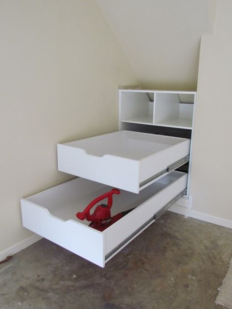 The kids will have odd-shaped closets... Long drawers for slanted ceilings Slanted Ceiling Closet, Closet Storage Solutions, Small Master Closet, Deep Closet, Master Closet Organization, Storage Solutions Closet, Attic Bedroom Designs, No Closet Solutions, Slanted Ceiling