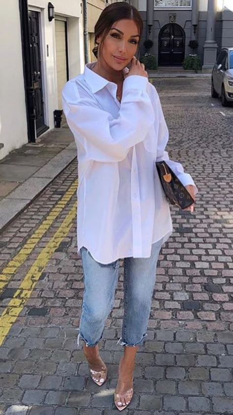 Oversized Shirt Outfit, White Shirt Outfits, Elegante Casual, Mode Casual, Fashion Mistakes, Mode Inspo, Looks Chic, Mode Inspiration, Outfits Casuales