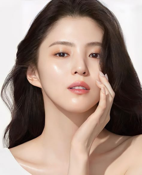 Skincare Photoshoot, 2024 Haircuts, Fashion Model Sketch, Han So Hee, Skincare Products Photography, So Hee, Model Sketch, Minimalist Beauty, Model Pose