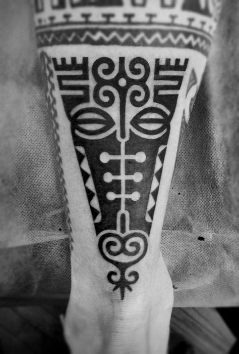 by Ben Volt ~ 2Spirit Tattoo, San Francisco, CA Ben Volt Tattoo, 2spirit Tattoo, Geometric Tattoos, Grafic Design, Black Ink Tattoos, Tat Ideas, Tattoo Pattern, Blackwork Tattoo, Skin Art