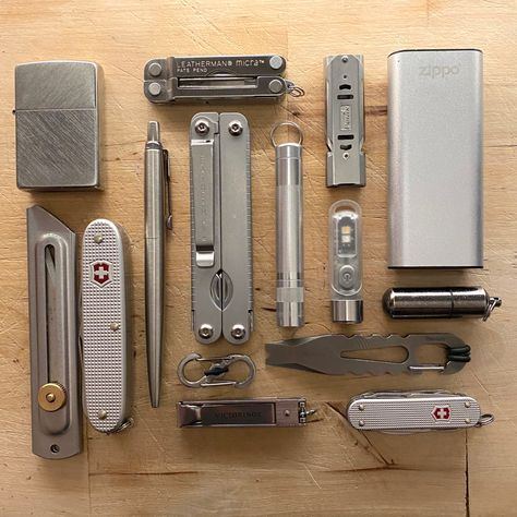 Edc Carry, Edc Essentials, Tactical Swords, Edc Gadgets, Edc Bag, Cool Gadgets For Men, Edc Tactical, Pocket Tool, Edc Knife