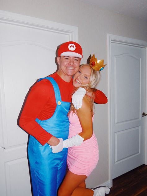 Couples Halloween Costume Blonde Girl Brunette Guy, Mario Peach Costume, Mario Couple Costume, 2 Couples Halloween Costume Ideas, Hot Halloween Couple Costumes, Mario And Peach Costumes For Couples, Peach And Mario Costume, Halloween Costumes Bf And Gf, Princess Couples Costumes