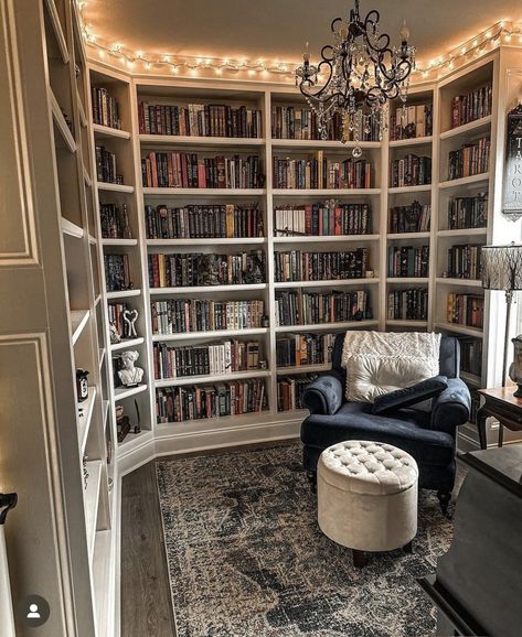 via bookstagramgold instagram At Home Library, Dream Home Library, Cozy Home Library, Home Library Rooms, Bookshelf Inspiration, Library Room, Dream Life House, Home Library Design, Casa Vintage