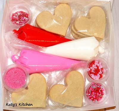 Katy's Kitchen: DIY Valentine Cookie Decorating Kit Cookie Kit Gift, Valentine Cookie Kit, Heart Cookies Decorated, Valentines Bakery, Sugar Cookie Kit, Valentines Day Cookie, Cookie Kits, Valentine Cookies Decorated, Cookie Decorating Supplies