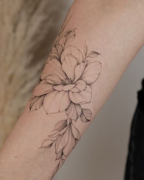 Black And Grey Magnolia Tattoo, Fine Line Magnolia Tattoo, Magnolia Branch Tattoo, Magnolia Tattoo Simple, Magnolia Tattoo Design, Jasmine Tattoo, Magnolia Tattoo, Branch Tattoo, Beautiful Flower Tattoos