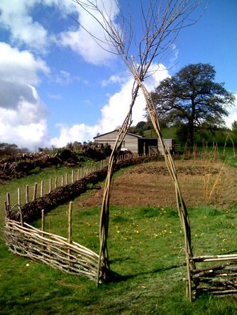 fence Rollright Stones, Dancing Fairies, Natural Fence, Fencing Ideas, Brick Fence, Types Of Fences, Front Yard Fence, Farm Fence, Fence Art