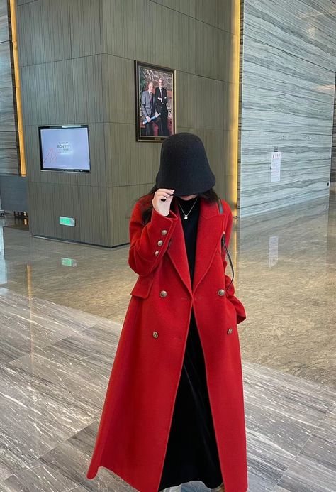 Red Coat Outfit, Red Overcoat, Red Long Coat, Long Coat Outfit, Winter Red, Photo Pose Style, Classic Coats, Classy Casual Outfits, Red Coat