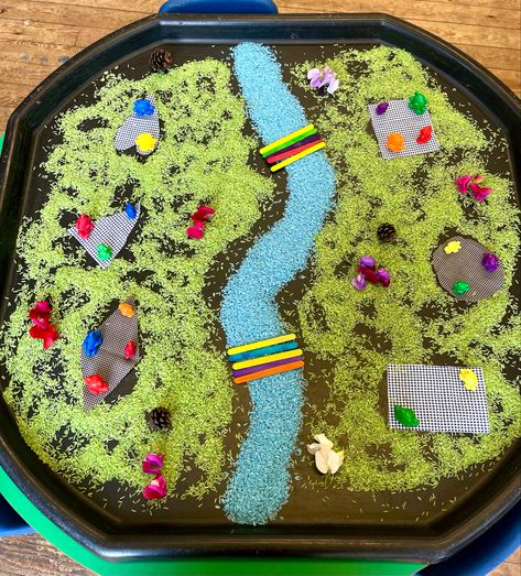 Rice Tuff Tray Ideas, Bear Tuff Tray, Tuff Tray Eyfs, Tuff Tray Activities, Tuff Tray Ideas, Dyed Rice, Small Picnic, Eyfs Ideas, Teddy Bears Picnic