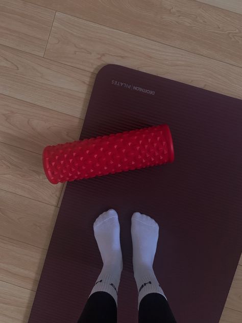 Foam Roller Aesthetic, Red Workout Aesthetic, Stretching Morning, Foam Roller Stretches, Maroon Aesthetic, Fall Moodboard, Group Aesthetic, 2024 Moodboard, Foam Rolling