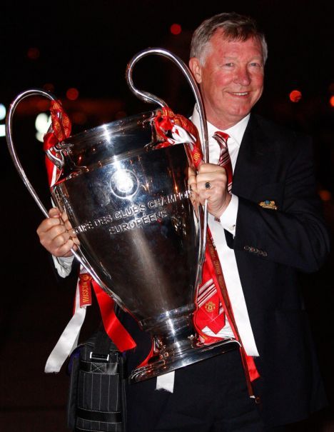 Sir Alex Ferguson with European Cup Manchester United Art, Champions League Trophy, John Terry, Manchester United Team, Manchester United Legends, Manchester United Wallpaper, Sir Alex Ferguson, Manchester United Football Club, Wayne Rooney