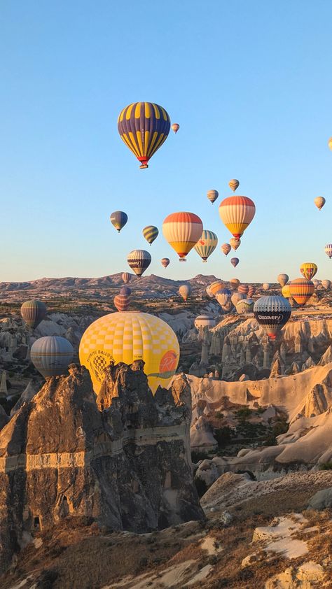 Travel Wallpaper, Travel Wishlist, Hot Air Balloons, Air Balloons, Travel Themes, Beautiful Places To Travel, Pretty Places, Nature Travel, Travel Aesthetic