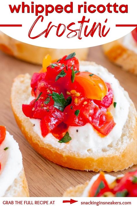 A whipped ricotta crostini with tomato and roasted red pepper topping on a wooden serving board. Whipped Ricotta Honey, Baguette Appetizer, Potato Bars, Ricotta Crostini, Crostini Recipe, Crostini Appetizers, Whipped Ricotta, Potato Bar, Crostini Recipes