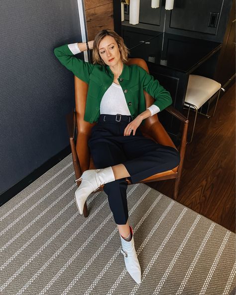 a cute kelly green cardigan for spring #springfashion #cardigan #outfitideas Kelly Green Cardigan Outfit, Green Cardigan Outfit Winter, Dark Green Cardigan Outfit, Kelly Green Outfit, Cardigan Street Style, Betty Cardigan, Green Cardigan Outfit, Green Outfits For Women, Winter Cardigan Outfit