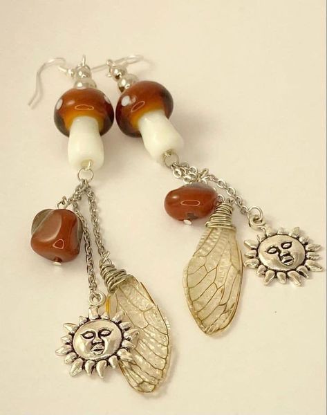 Fae People, Aretes Aesthetic, Cicada Wings, Magical Stuff, Mushroom Caps, Sun Earrings, Shrinky Dink, Indie Jewelry, Funky Earrings