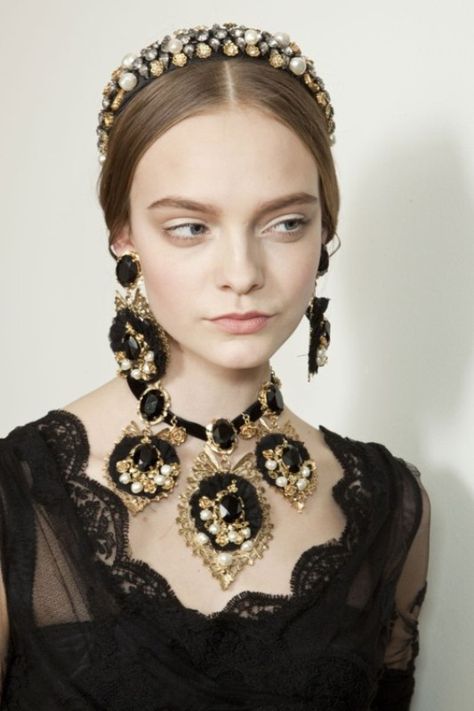 Baroque Style | Baroque Style Wedding Inspiration | Weddingomania Dolce E Gabbana, Baroque Fashion, Mode Vintage, Mode Inspiration, Dolce & Gabbana, Bling Bling, Milan Fashion Week, Missoni, Statement Jewelry