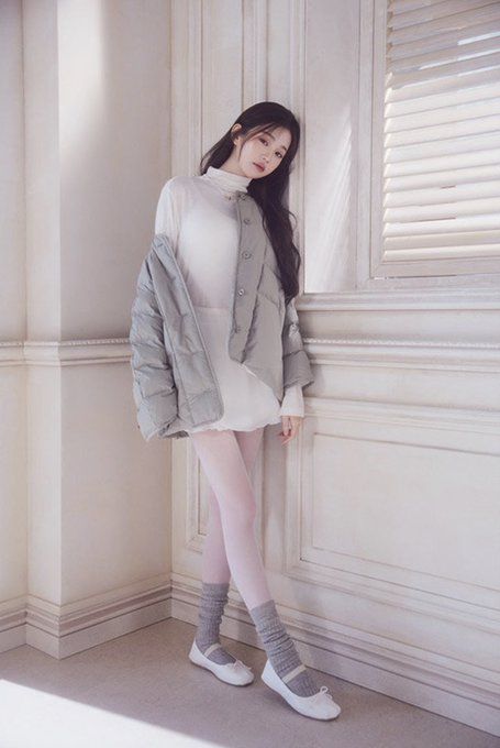 WONYOUNG GLOBAL on X: "📸 [PHOTO] 230927 SJSJ and Jang Wonyoung's Winter 23 Campaign (3) SJSJ Fall Winter collection 2023 “Si Jeune, Si Jolie” “So Young, So Beautiful 🔗 https://t.co/JPt4YsgNep #IVE #아이브 #JANGWONYOUNG #장원영 https://t.co/SR0DwbTr2c" / X Balletcore Winter, Winter Collection 2023, Girl Energy, Fall Winter Collection, Pop Fashion, Style Icon, Winter Collection, Her Style, Trend Setter