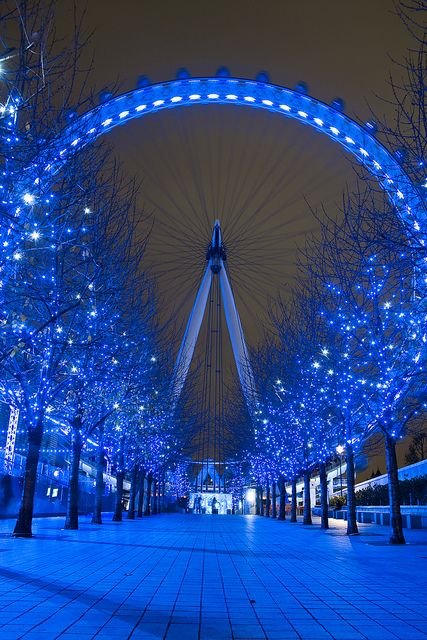 Blue nights - London Eye #travel #awesome Visit www.hot-lyts.com to see more background images Photo Bleu, Blue Aesthetic Dark, The London Eye, Blue Lights, Light Blue Aesthetic, Blue Wallpaper Iphone, Blue Aesthetic Pastel, Blue Pictures, London Eye