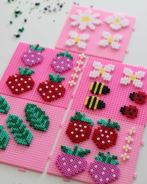 Fuse Bead Template, Simple Small Perler Bead Patterns, Girly Perler Bead Patterns, Flower Perler Bead Patterns, Fuse Beads Ideas Cute, Perler Bead Flower, Fuse Beads Ideas, Perler Bead Coasters, Melt Beads Patterns