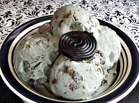 Black Licorice ice cream Licorice Desserts, Dessert Eggs, Growing Up Black, Canadian Butter Tarts, Licorice Ice Cream, Boozy Ice Cream, Bruschetta Ingredients, Applesauce Cake, Top Chicken Recipes