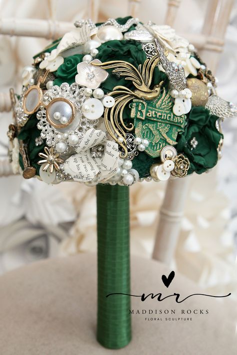 Emerald green Harry Potter inspired Brides alternative brooch bouquet maddisonrocks.etsy.com Harry Potter Bouquet Wedding, Harry Potter Flowers Arrangement, Harry Potter Flower Bouquet, Harry Potter Floral Arrangements, Harry Potter Wedding Bouquet, Harry Potter Bouquet, Boda Harry Potter, Harry Potter Flowers, Fabric Flowers Handmade