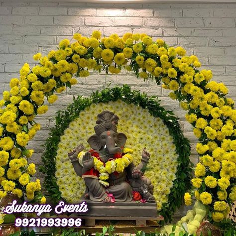 Ganpati At Home, Pune Ganpati, Bappa Decoration, Flower Decoration For Ganpati, Eco Friendly Ganpati Decoration, Ganesha Festival, Leaf Decor Wedding, Ganesh Decoration, Ganpati Decoration Theme