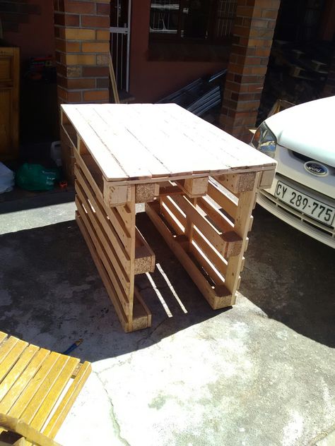 Euro pallet dining table Pallet Garden Table, Pallet Board Table, Garden Pallet Table, Pallet Low Table Party, Euro Pallet Furniture, Small Pallet Table Diy, Pallet Table Outdoor, Pallet Bar Cart Diy, Diy Garden Table