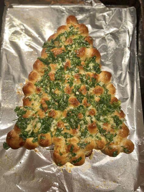 Christmas Tree Garlic Bread, Pull Apart Christmas Tree, Pizza Ball, Make Garlic Bread, Hungry Girl Recipes, Family Projects, Pull Apart Bread, Hungry Girl, Easy Cheesy