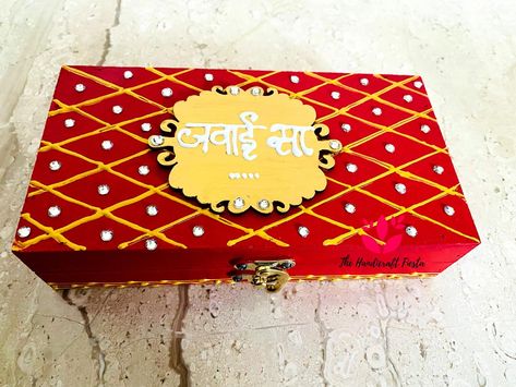 Decorative Wooden Box, Shagun Box, Cash Box, Jewellery Box, Money Box, Gaddi Box Size (20x9.5x4cm) Beautiful Box used to give cash at all occasions like Wedding, Sagan, Reception, Holi, Diwali, Rakshabandhan, Christmas, Baby Shower, Eid, Pongal and more. Specially Designed to give shagun to your loved ones Dm for more details. #thehandicraftfiesta #envelope #envelopeart #envelop #handmadeenvelopes #handmadeenvelope #designerenvelope #designerenvelopes #woodenenvelope #shagun #shagunbox #ca Decorative Wooden Boxes, Cash Box, Envelope Box, Handmade Envelopes, Envelope Art, Christmas Baby Shower, Cash Envelope, Cash Envelopes, Money Box