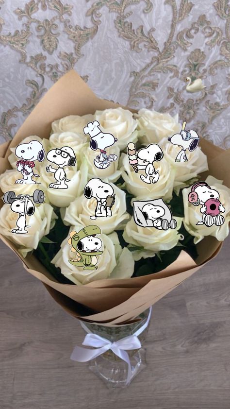 Snoopy Items, Snoopy Gifts, 17th Birthday Ideas, Snoopy Plush, Flower Gift Ideas, Snoopy Wallpaper, Snoopy Pictures, Christian Bible Study, Snoopy Love