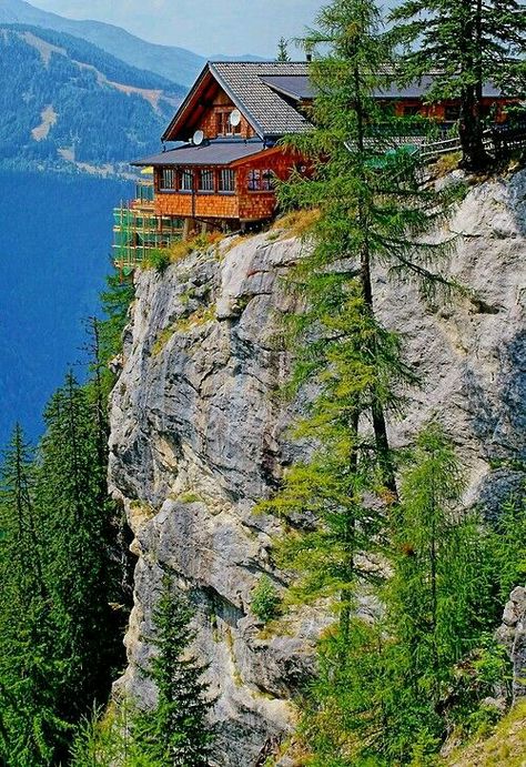 Log house on a cliff overlooking a lake in Austria House On Mountain Top, House On A Mountain Top, Cabin On Cliff, House On Top Of Mountain, Mountain Cabins, Cabin Living, A Cabin, Cabins And Cottages, Cabin Life