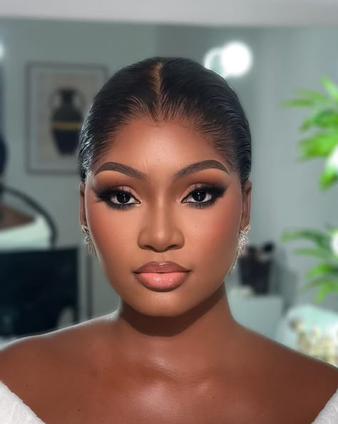 Beautiful Bride Makeup, Makeup Inspo For Graduation, Makeup Ideas For Graduation Pictures, Gold Soft Glam Makeup Black Women, Soft Sultry Makeup, Nigerian Makeup Looks, Makeup Mariee, Nigerian Bride Makeup, Bridal Makeup Looks Wedding Day