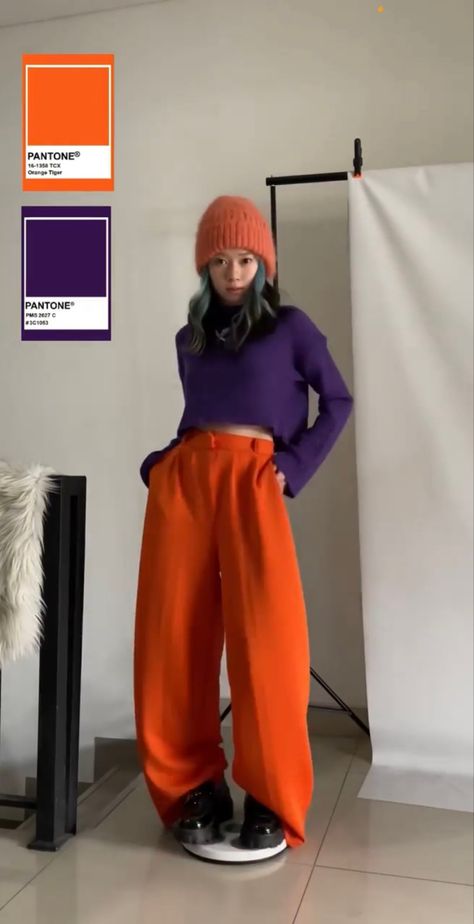 Outfit Inspirations Color Combos, Orange Colour Combo Outfit, Color Block Outfits Aesthetic, Bright Orange Outfit Color Combos, Orange Pants Outfit Street Style, Orange Outfit Color Combos, Purple And Orange Outfit, Colorful Pants Outfit, Orange And Purple Outfit