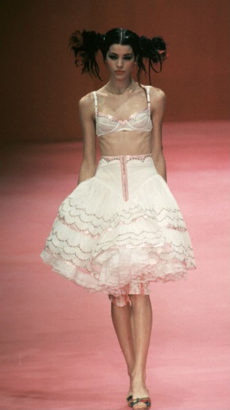 Floral High Fashion, Runway Clothing, Betsey Johnson 90s, Runway Coquette, Balletcore Fashion Runway, Coquette Runway Looks, Betsey Johnson Runway, Ballet Inspired Fashion, Betsey Johnson 1997 Fw