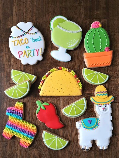 Mexican Cupcakes, Pinata Cookies, Mexican Cookies, Tacos Mexicanos, Crazy Cookies, Sugar Cookie Royal Icing, Taco Party, Sugar Cookie Designs, Cookie Party