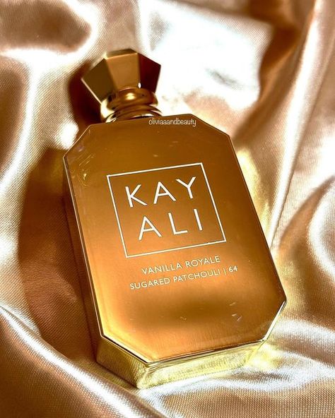 Olivia and Beauty on Instagram: "#gifted Introducing @kayali newest and 11th juice - Vanilla Royale Sugared Patchouli | 64 👑 The opening of Vanilla Royale is very rich with the vanilla orchid blended beautifully with the creamy jasmine. The golden rum definitely stands out to me and brings a hint of sweetness to this juice - making it super intoxicating. At the heart of this fragrance there is a literal gourmand heaven with the Vanilla Infusion, Vanilla Surabsolute, Tonka Bean Accord and Crème Kayali Vanilla Royale, Kayali Vanilla Royale Sugared Patchouli, Kay Ali, Kayali Vanilla, Perfume Vanilla, Juice Making, Vanilla Perfume, Vanilla Orchid, Body Smells