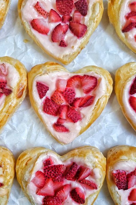 Baking Recipes Aesthetic, Recipes Aesthetic, Aesthetic Baking, Valentines Recipes Desserts, Valentines Baking, Baking Recipes Cookies, Strawberry Cream Cheese, Dessert Dips, Strawberry Cream