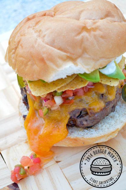 Nacho Cheeseburger Cheeseburger Recipes Homemade, Nacho Burger, Homemade Burger Recipe, Easy Burger Recipe, Man Vs Food, Cheeseburger Recipe, Homemade Burgers, Cheese Burger, Gourmet Burgers