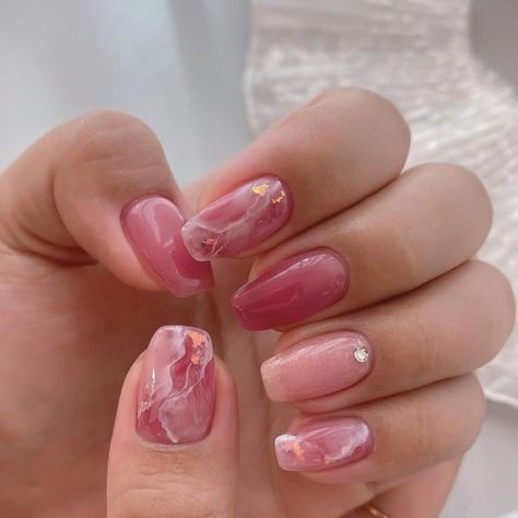 Almond Nails Red, Nails Yellow, Hello Nails, Plaid Nails, Casual Nails, Soft Nails, Pastel Nails, Minimalist Nails, Fancy Nails