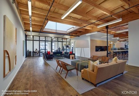 Bernhardt Design’s Loft chair at the Redwood Highway by Studio Vara Office Skylight, Courtyard Office, Glass Conference Room, Wood Roof Structure, Open Office Space, Retail Building, Industrial Office Space, Industrial Office Design, Open Space Office