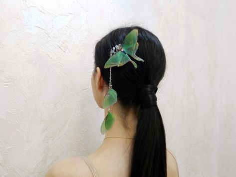 Silk Luna Moth Hair Clips and Hair Pins Wings Pendant Set - Etsy Handmade Butterflies, Butterflies Wings, Butterfly Hair Accessories, Bouquet Decoration, Wings Pendant, Backdrops Necklace, Lapel Brooch, Butterfly Hair Clip, Luna Moth