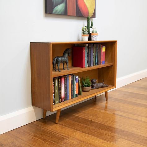 Diy Mid Century Modern Bookshelf, Bookshelf Mid Century, Horizontal Bookshelf, Retro Bookshelf, Mcm Bookshelf, Retro Bookcase, Retro Bookshelf Tv, Midcentury Bookshelf, Bookshelf In Bedroom