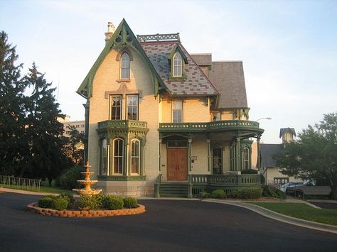 Lake–Peterson House - Wikipedia Victorian Lake House, Victorian Houses Exterior, Victorian House Design, Gothic Style House, Brick Gothic, Vintage Places, Gothic Revival House, Gothic Revival Architecture, Victorian Exterior