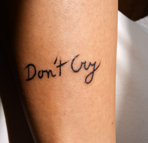 Don't cry tattoo - Guns'n Roses Gnr Tattoo Ideas, Rock Band Tattoo Ideas, Gnr Tattoo, Rock Tattoo, Clover Tattoos, God Tattoos, Tattoo Inspiration Men, Spooky Tattoos, Cute Tattoos For Women