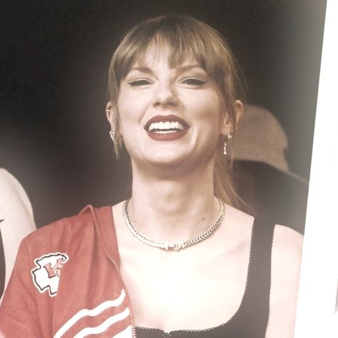 Taylor Swift Filter, Taylor Swift Fotos, Spelling For Kids, Taylor Swift Icon, Chiefs Game, Best Profile Pictures, Taylor Swift Pictures, Taylor Swift, Swift