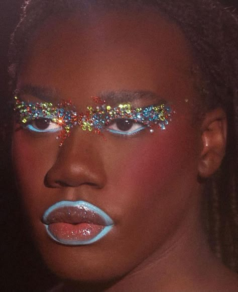 Glitter Editorial Makeup, Avangard Makeup, Maximalist Makeup, Eccentric Makeup, Disco Makeup, Makeup Collage, Futuristic Makeup, Fashion Editorial Makeup, Make Carnaval