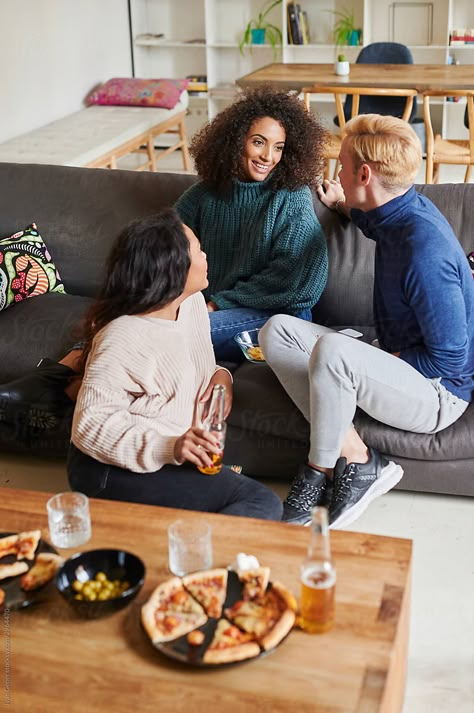 Diverse group of smiling young friends talking together while eating pizza and drinking beer in their living room at home Friends Eating Pizza, Pizza Friend, Friends At Home, Friends Talking, Polaroid One Step, Sofa Pictures, Beer Photography, Talk With Friends, Eating Pizza